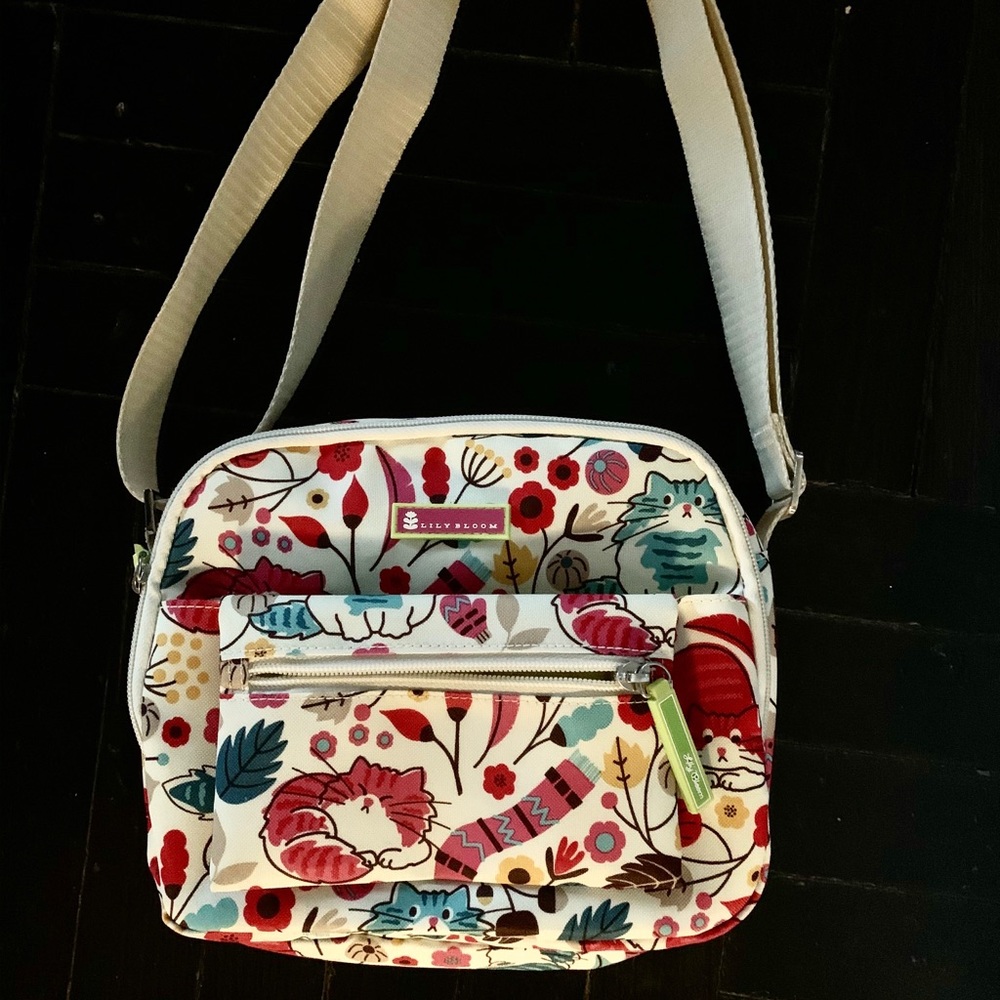 Lily Bloom cat patterned bag with many pockets.